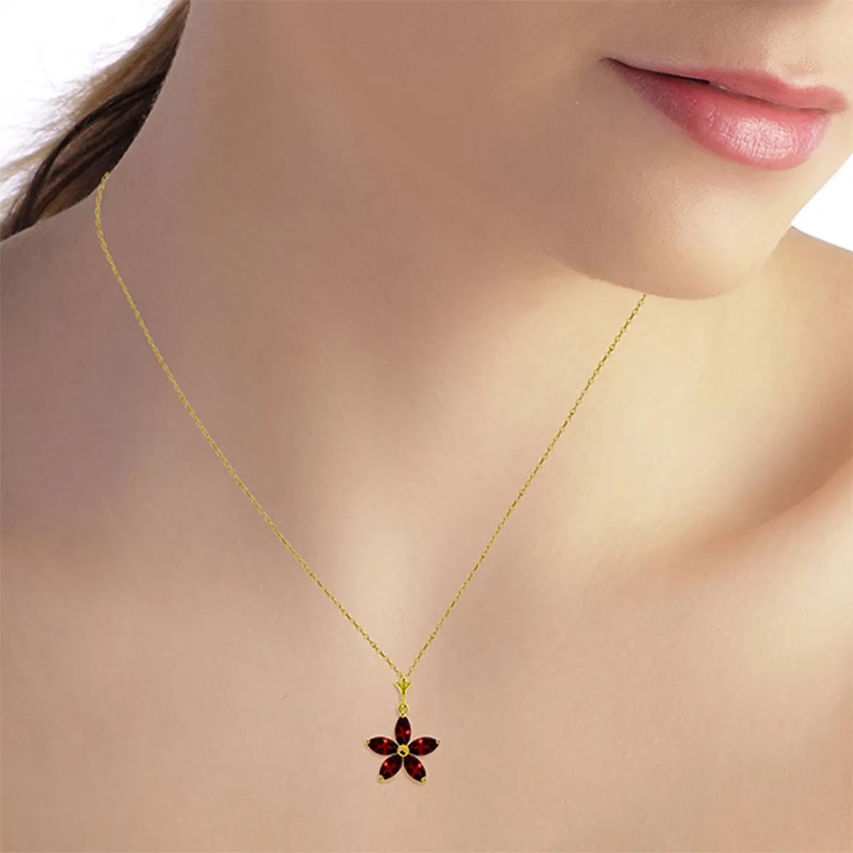 1.4 Carat 14K Solid Yellow Gold Portrait D'une Femme Garnet Necklace