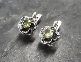 Flower Peridot Earrings - Green Floral Studs - Vintage Flower Earrings