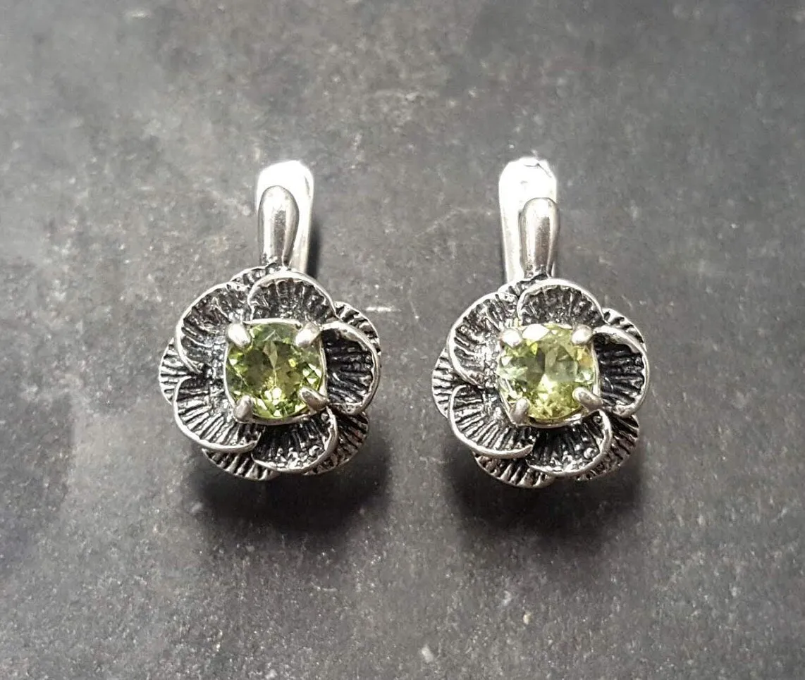 Flower Peridot Earrings - Green Floral Studs - Vintage Flower Earrings