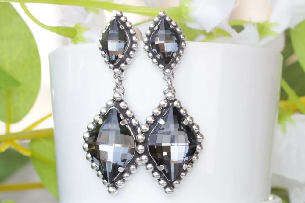 GRAY DROP EARRINGS