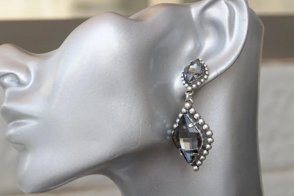 GRAY DROP EARRINGS