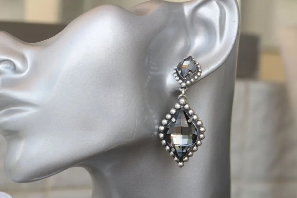 GRAY DROP EARRINGS