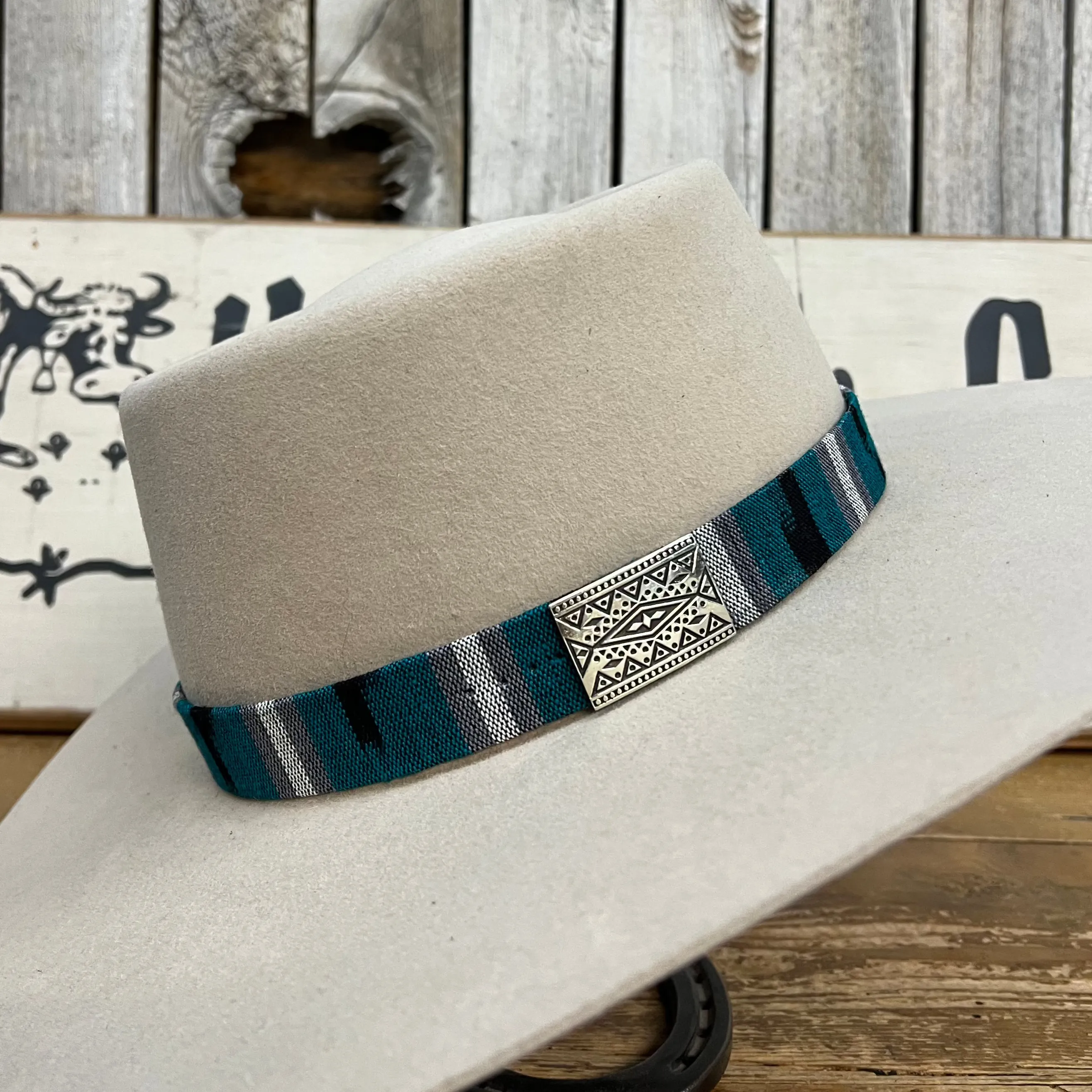 Hatband HB32-07 | 1" Tapestry w/ Side Concho