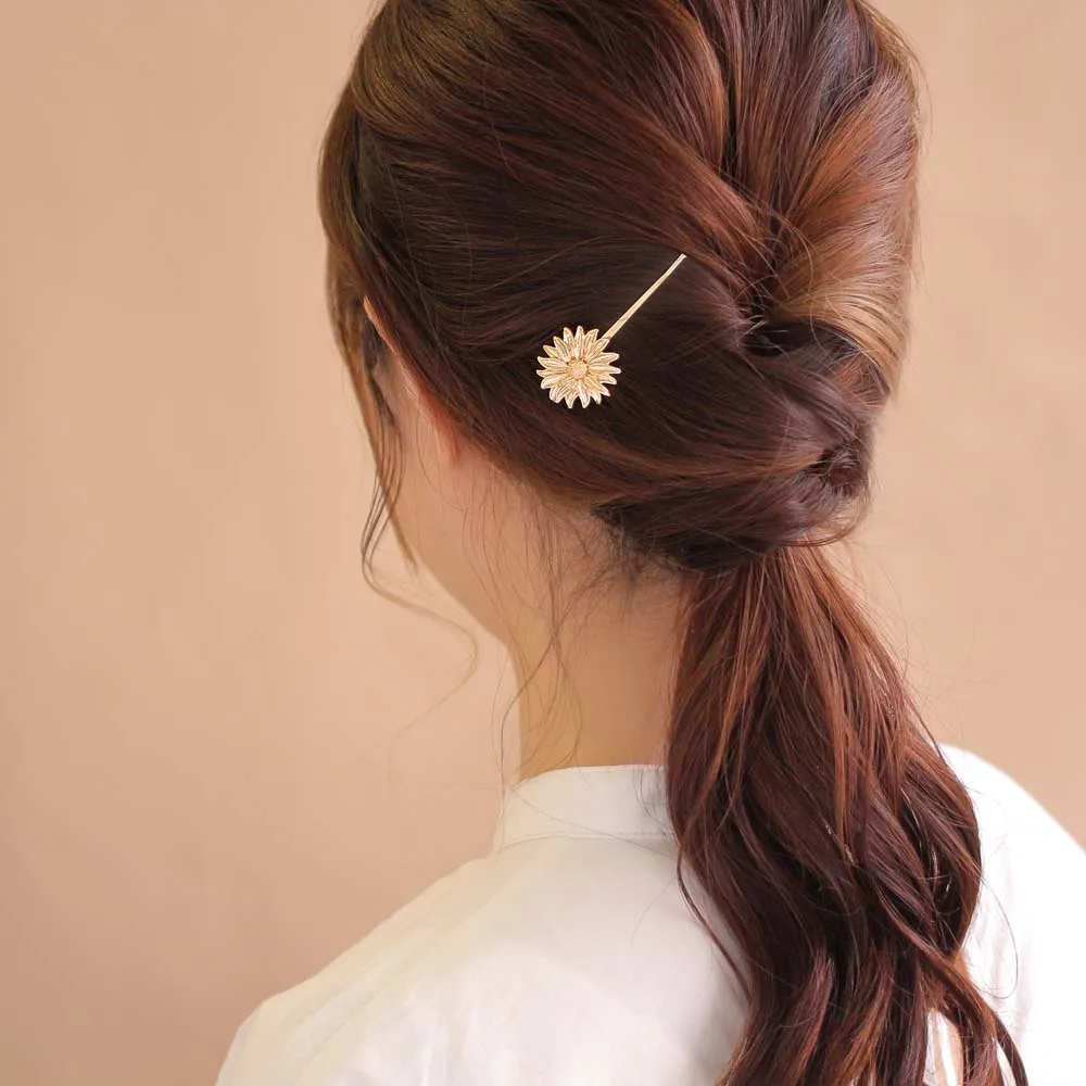 Metal Marguerite Hairpin