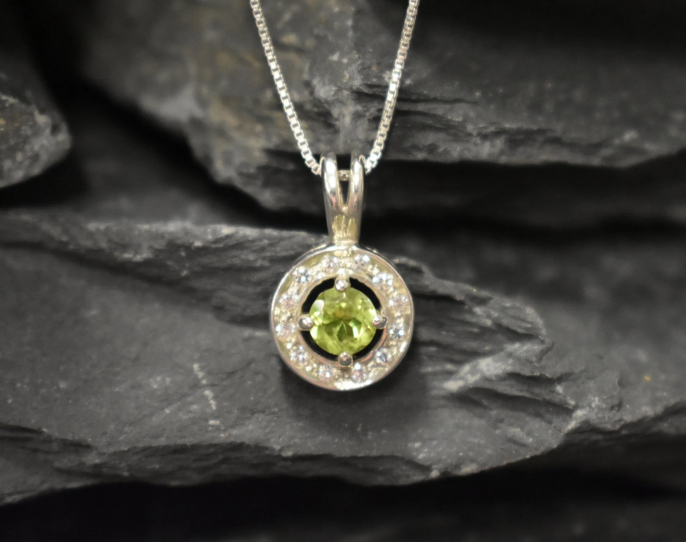 Peridot Necklace - Dainty Natural Peridot Necklace - Green Vintage Pendant