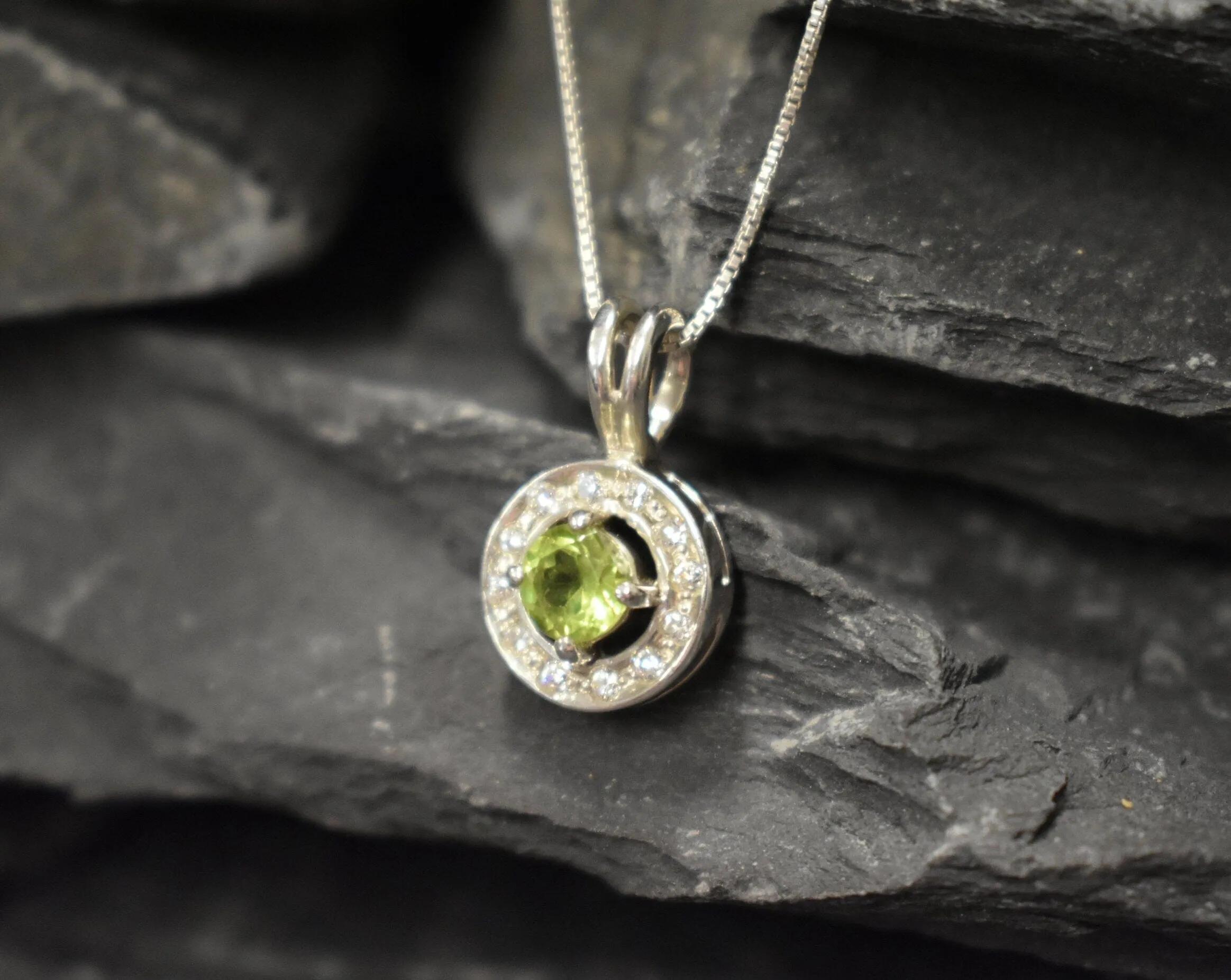 Peridot Necklace - Dainty Natural Peridot Necklace - Green Vintage Pendant