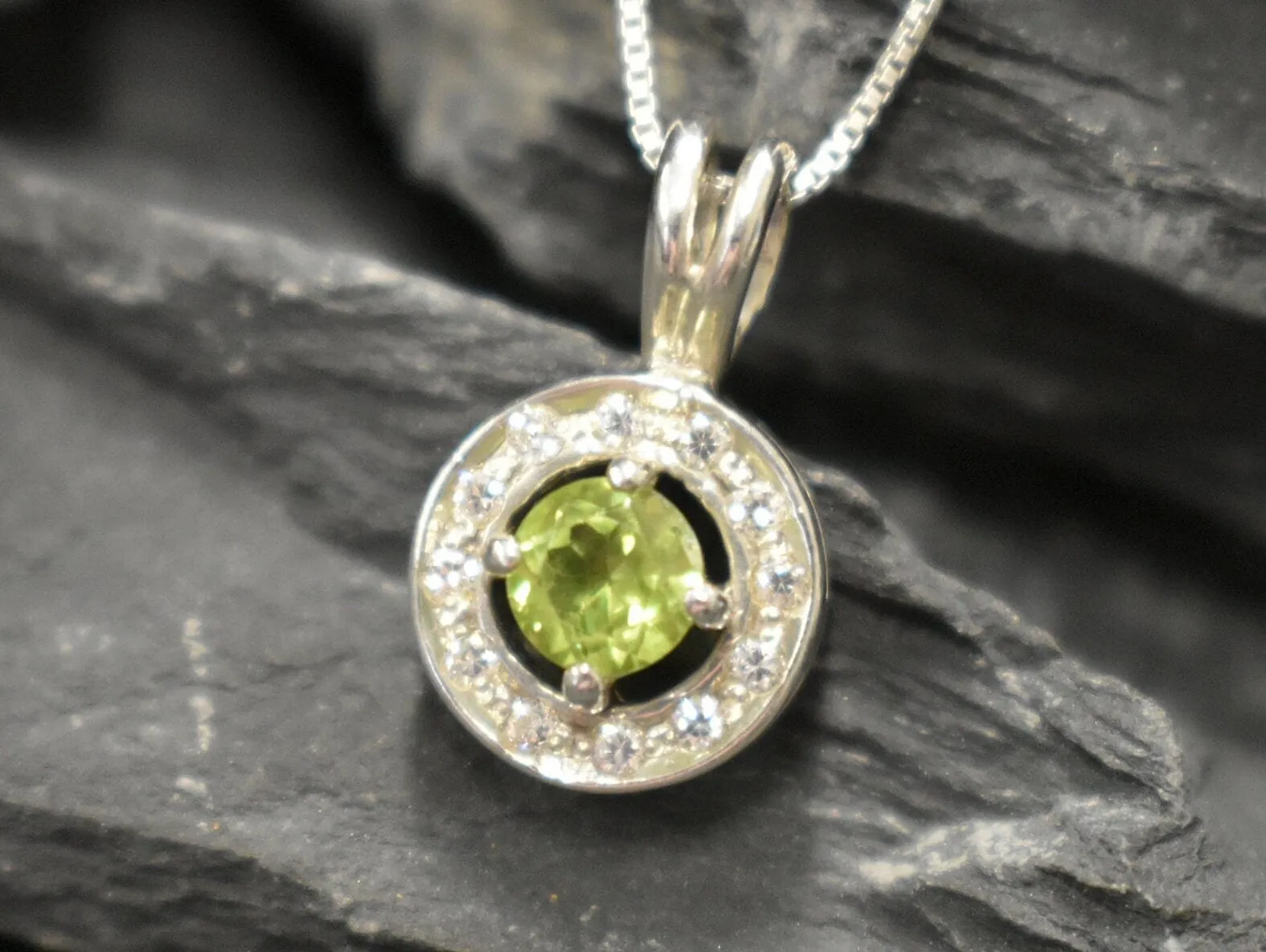 Peridot Necklace - Dainty Natural Peridot Necklace - Green Vintage Pendant