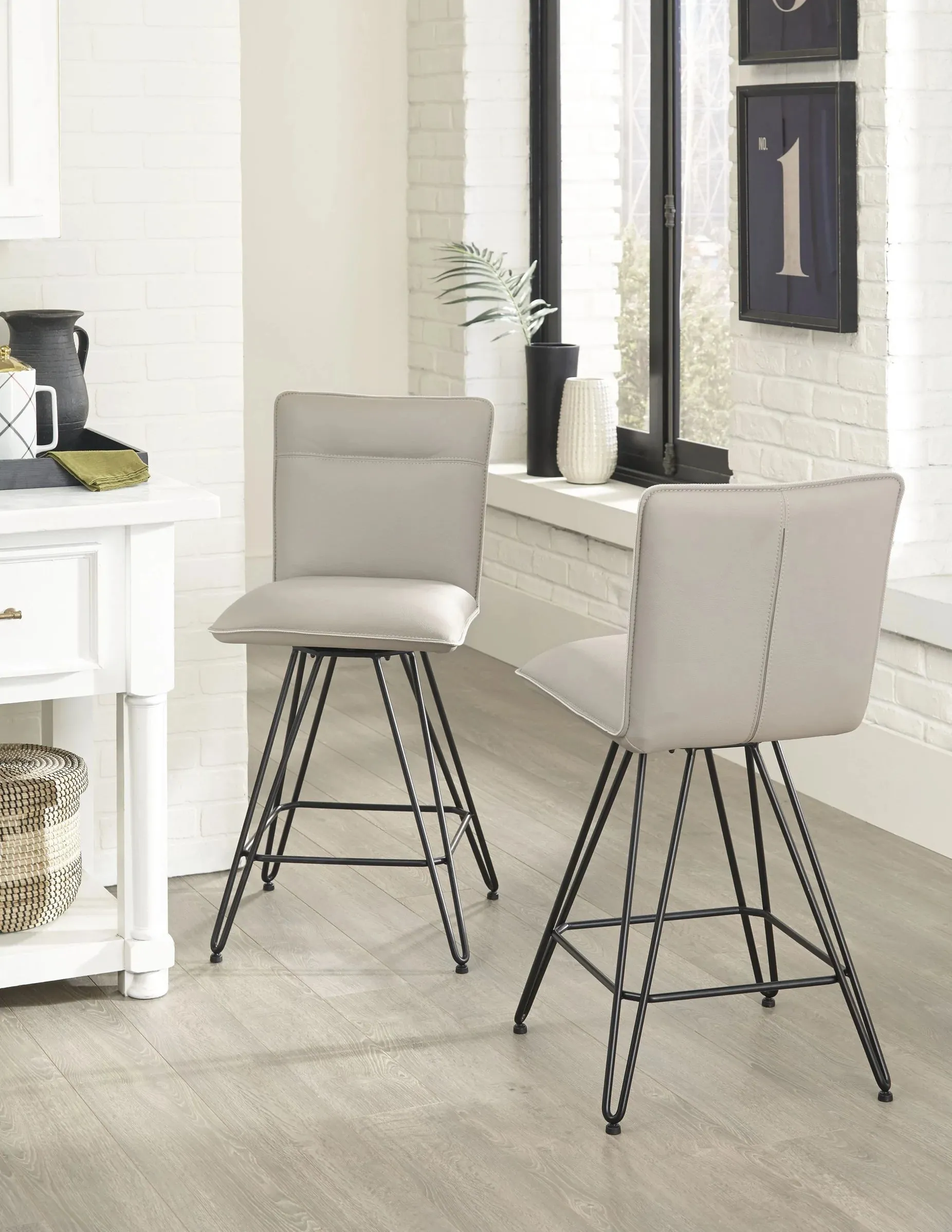 Perla Hairpin Leg Swivel Counter Stool