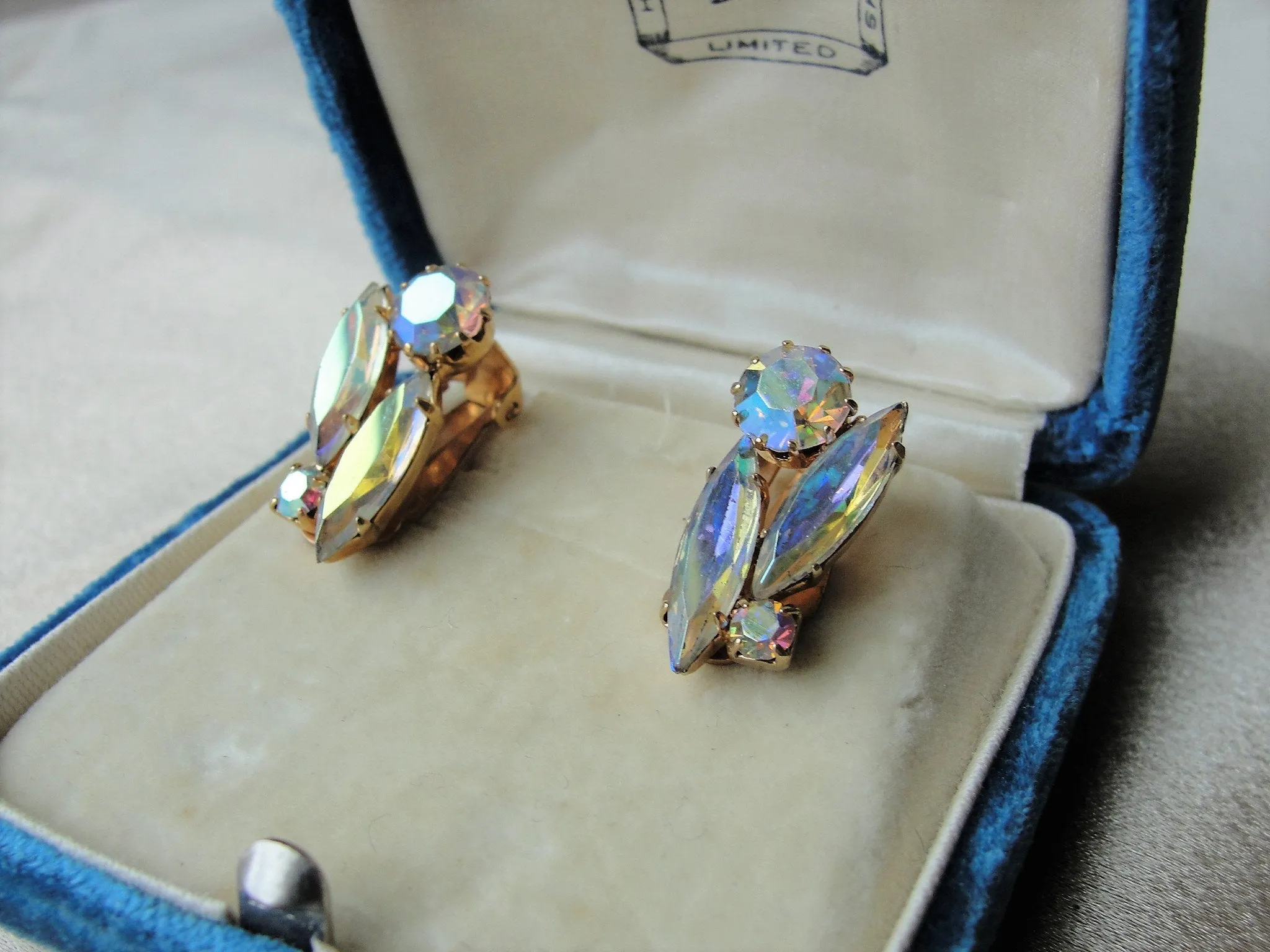 SPARKLING Vintage 50s Earrings,GLITTERING Blue Pink Aurora Borealis Stones,Lovely Rhinestone Clip Ons,Clip Earrings,Collectible Jewelry